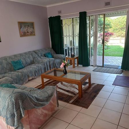 Mia Haven 2 Aparthotel Scottburgh Bagian luar foto