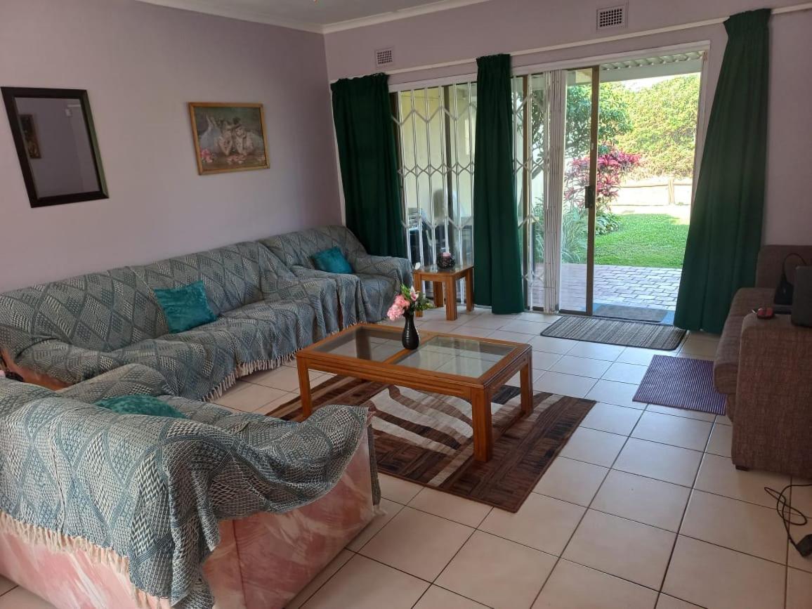 Mia Haven 2 Aparthotel Scottburgh Bagian luar foto